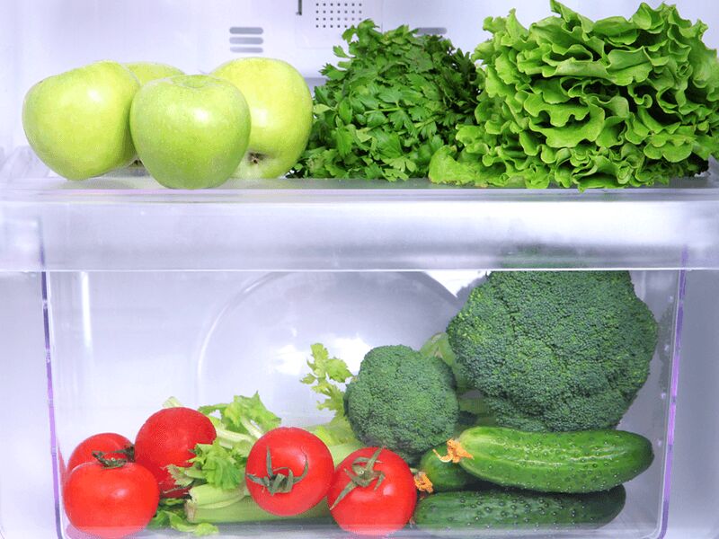Как правильно хранить свежие огурцы и помидоры в холодильнике